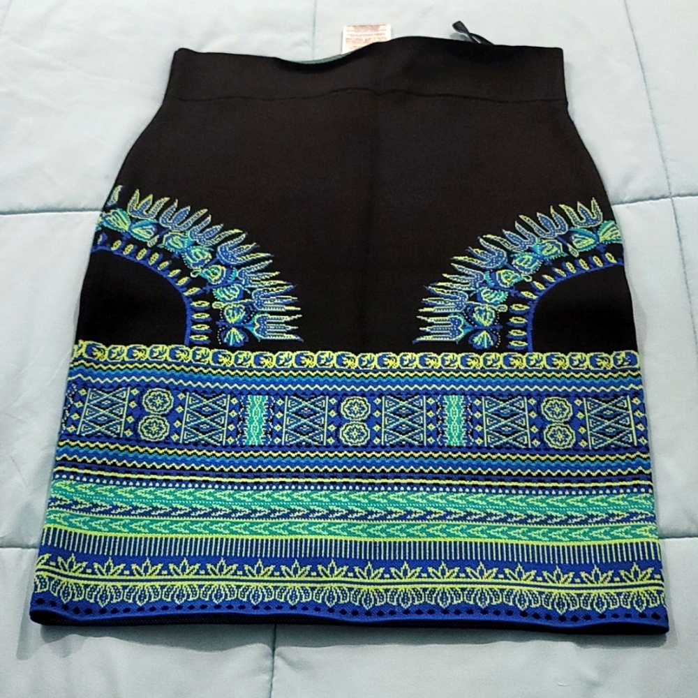 BCBGMAXZARIA skirt size large